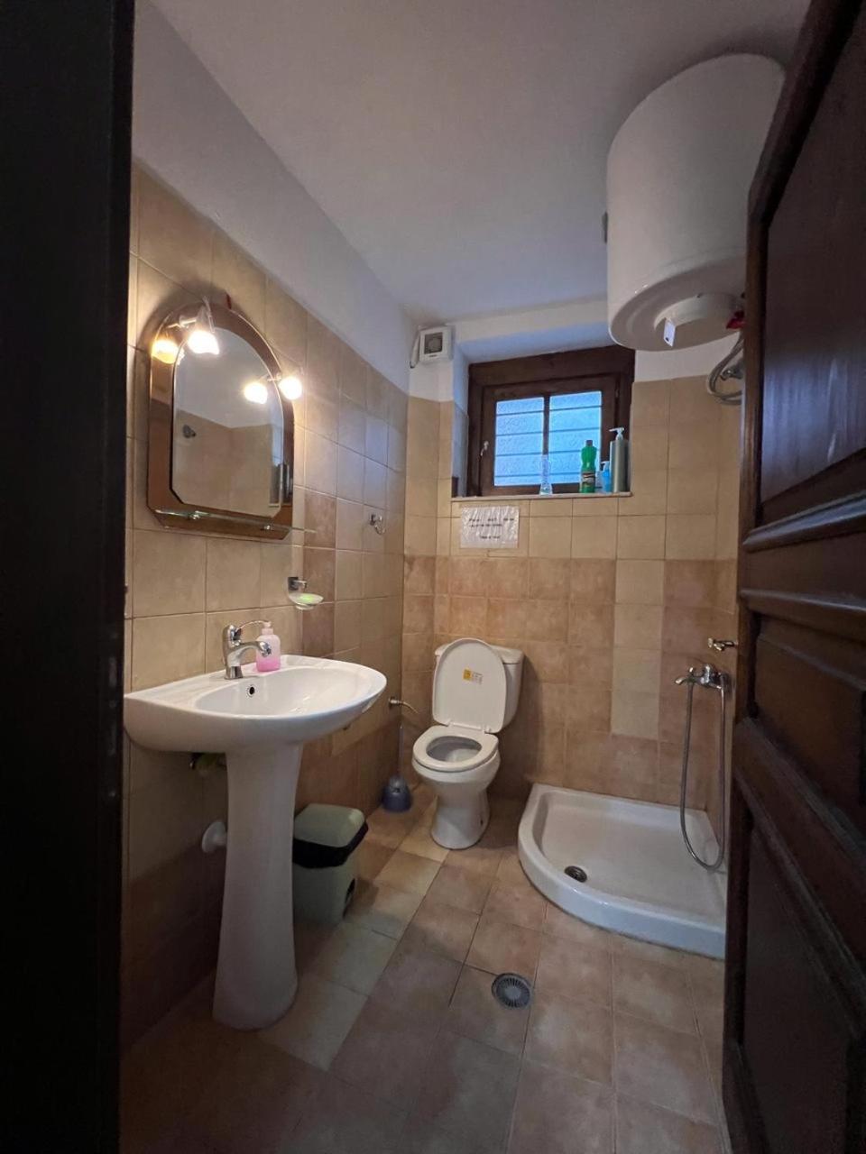 Pjetri House * Berat